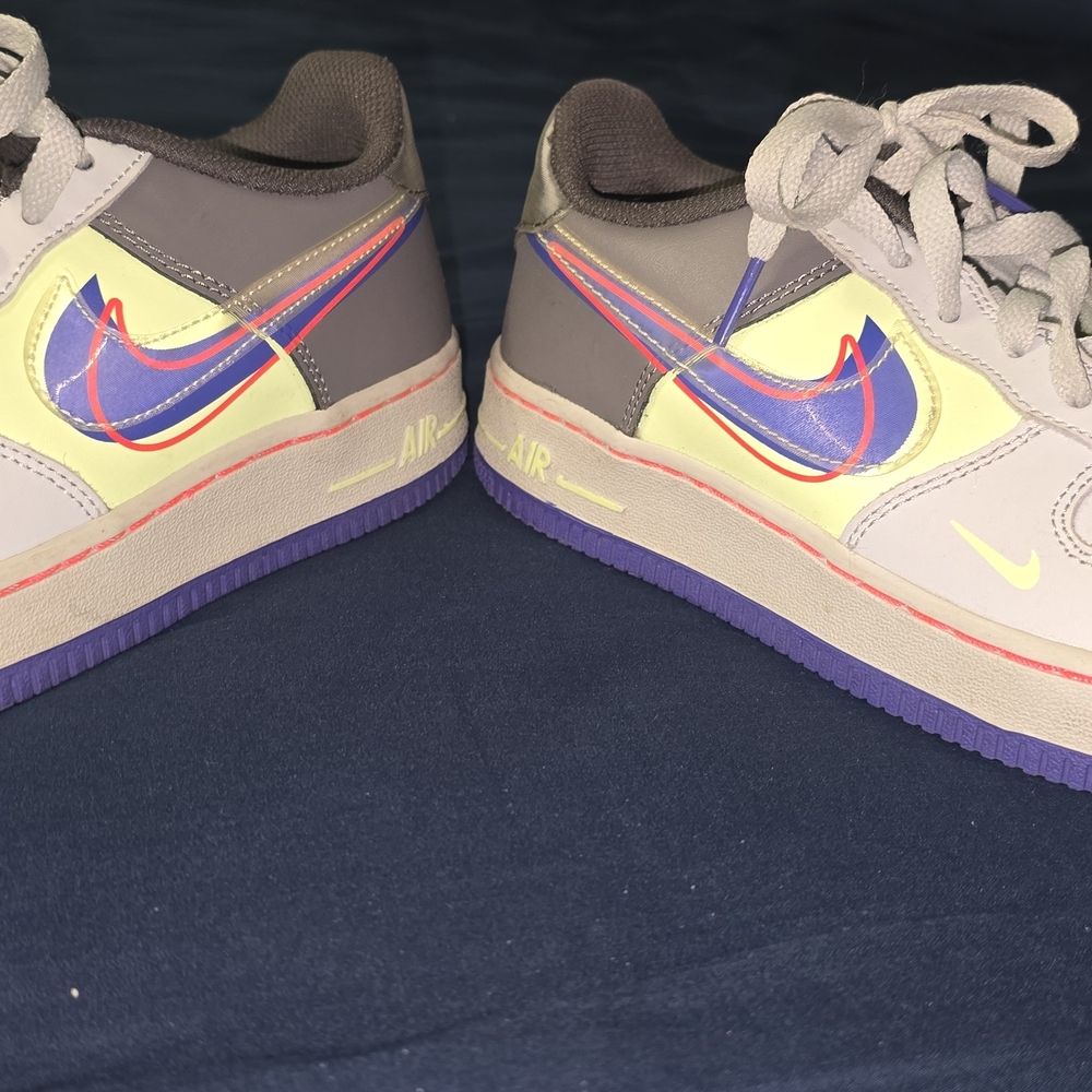 Nike Women's Sneakers in Gray, Purple, Yellow, Red